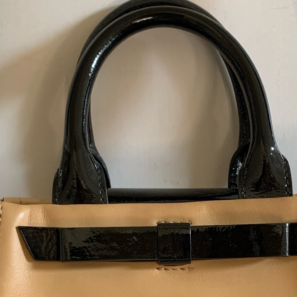 Like New Kate Spade ♠️ beautiful shoulder bag. - Picture 7 of 8